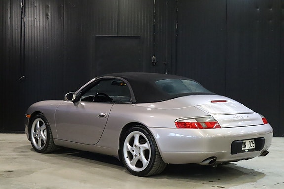 Porsche 911 Carrera 4 20 of 27