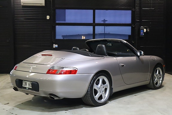 Porsche 911 Carrera 4 8 of 27