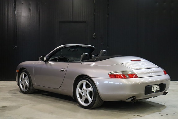 Porsche 911 Carrera 4 6 of 27
