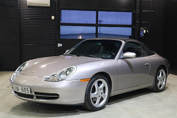 Porsche 911 Carrera 4 5 of 5