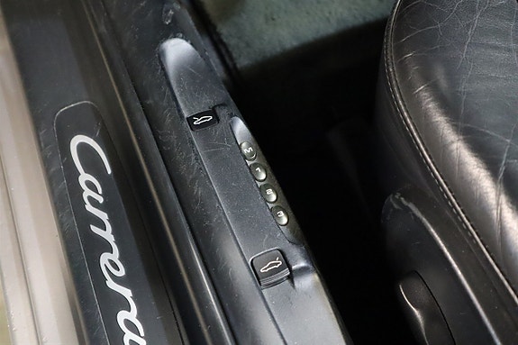 Porsche 911 Carrera 4 10 of 27