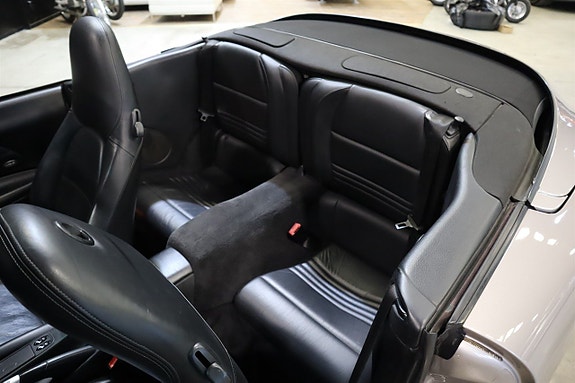 Porsche 911 Carrera 4 19 of 27