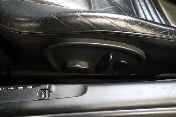 Porsche 911 Carrera 4 11 of 27