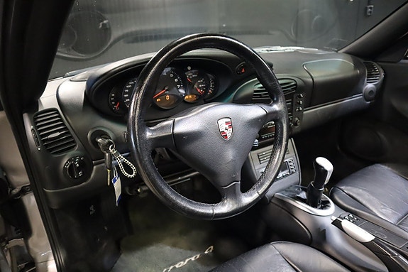 Porsche 911 Carrera 4 12 of 27
