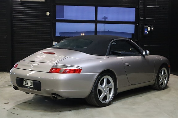Porsche 911 Carrera 4 22 of 27