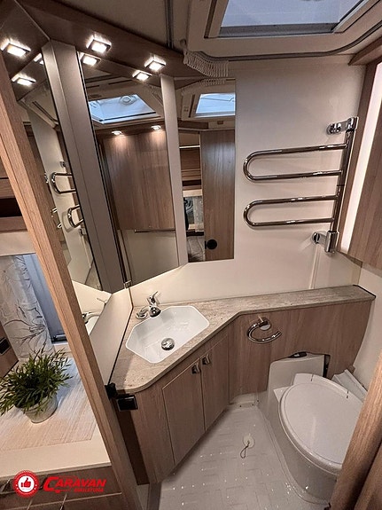 Kabe ROYAL 600 CXL KS / Luftmarkis 19 of 27