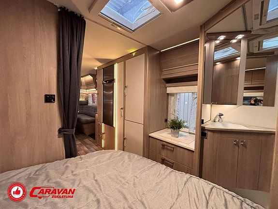 Kabe ROYAL 600 CXL KS / Luftmarkis 21 of 27
