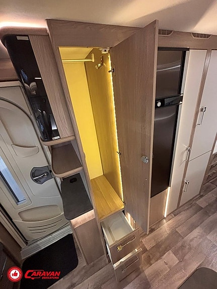 Kabe ROYAL 600 CXL KS / Luftmarkis 13 of 27