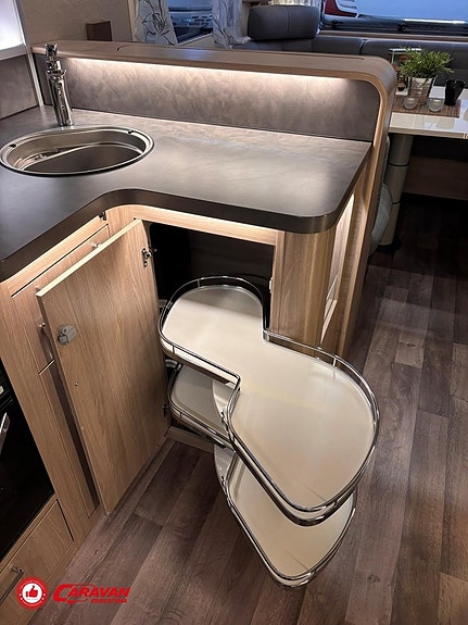 Kabe ROYAL 600 CXL KS / Luftmarkis 10 of 27