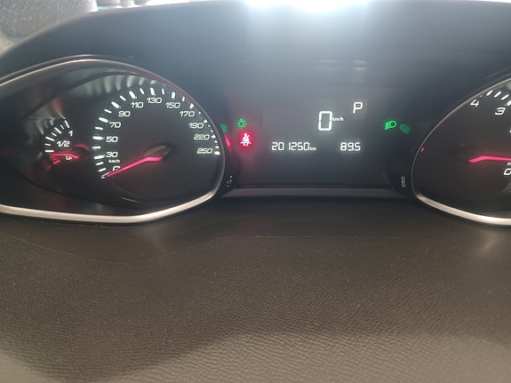 Peugeot 308 SW 11 of 15