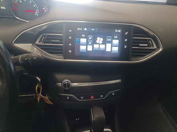 Peugeot 308 SW 12 of 15