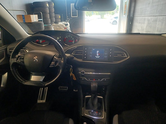 Peugeot 308 SW 8 of 15