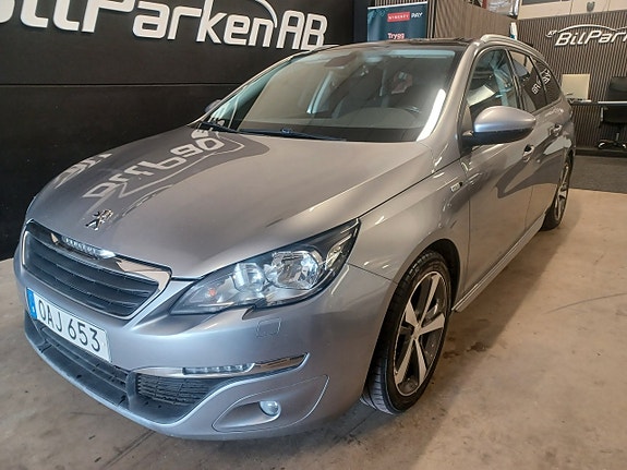 Peugeot 308 SW 2 of 5