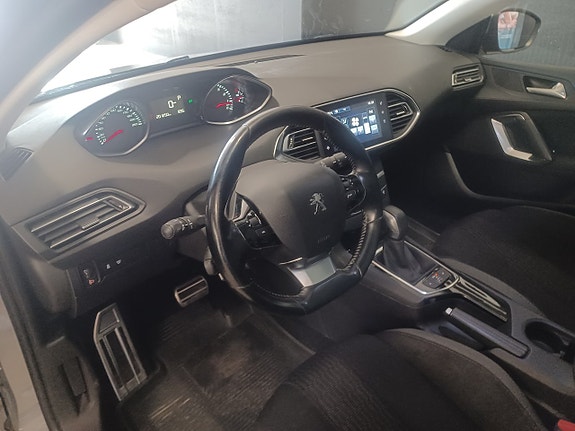 Peugeot 308 SW 10 of 15