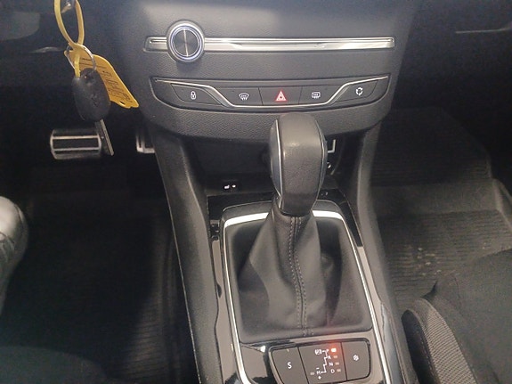 Peugeot 308 SW 13 of 15