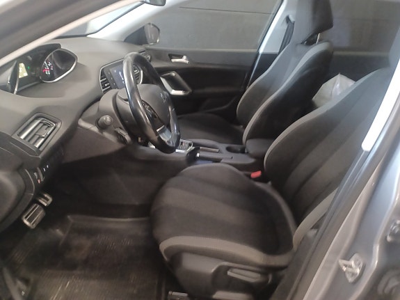 Peugeot 308 SW 9 of 15