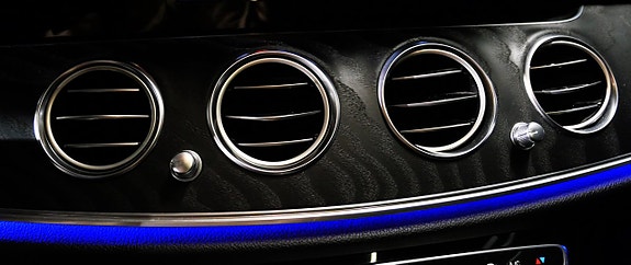 Mercedes-Benz E220 18 of 22