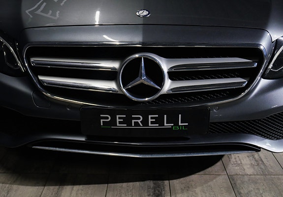 Mercedes-Benz E220 22 of 22