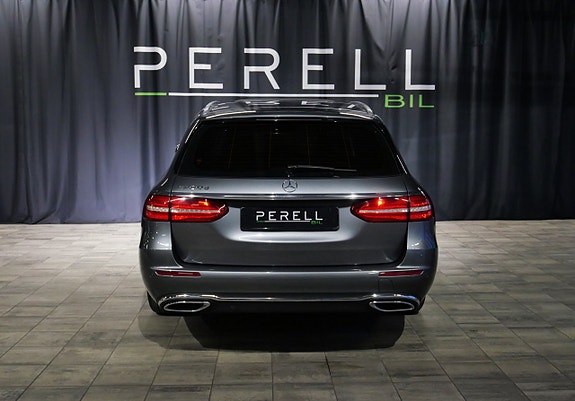 Mercedes-Benz E220 4 of 5
