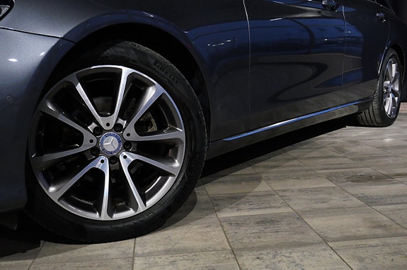 Mercedes-Benz E220 6 of 22