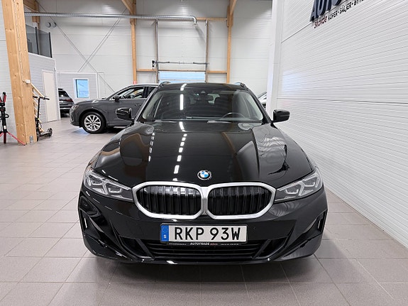 BMW 320d 4 of 5