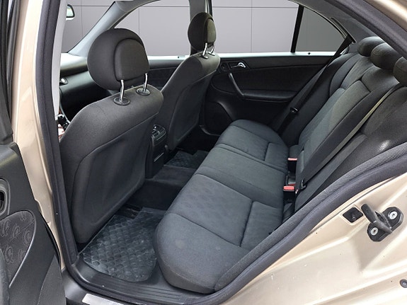 Mercedes-Benz C180 12 of 17