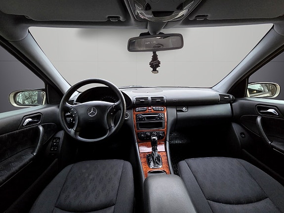 Mercedes-Benz C180 14 of 17