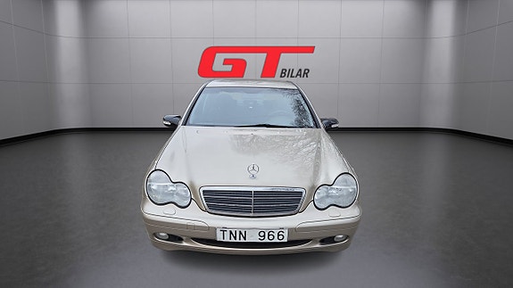 Mercedes-Benz C180 2 of 5
