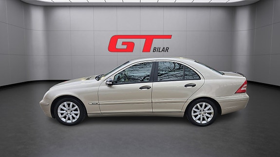 Mercedes-Benz C180 4 of 5