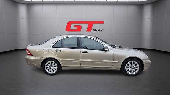 Mercedes-Benz C180 9 of 17