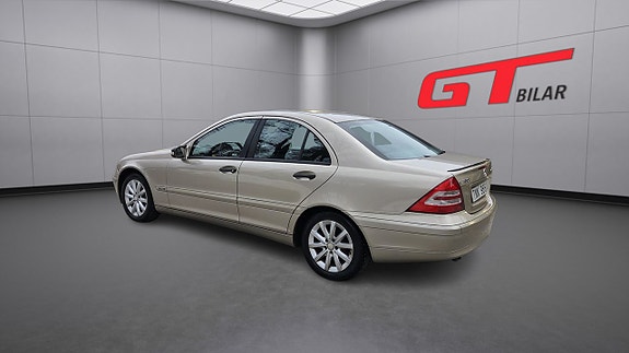 Mercedes-Benz C180 6 of 17
