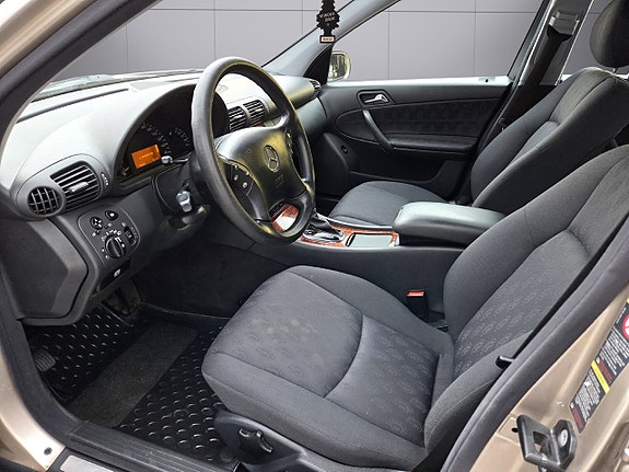 Mercedes-Benz C180 10 of 17