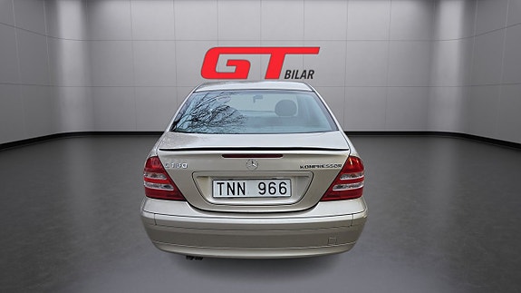 Mercedes-Benz C180 7 of 17
