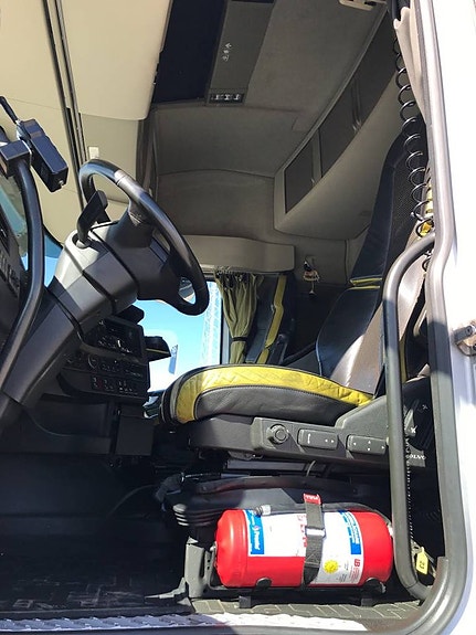 Volvo FH 6x2 Spannmålsbil 7 of 12