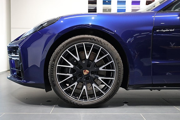 Porsche Panamera 4 7 of 30
