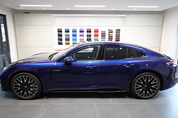 Porsche Panamera 4 3 of 5