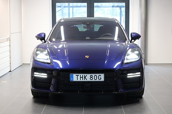 Porsche Panamera 4 4 of 5