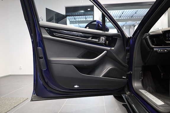 Porsche Panamera 4 20 of 30