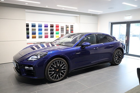 Porsche Panamera 4 2 of 5