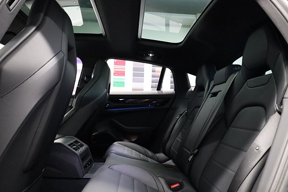 Porsche Panamera 4 27 of 30