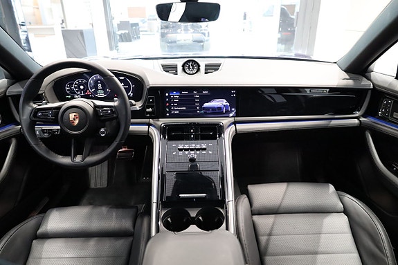 Porsche Panamera 4 13 of 30