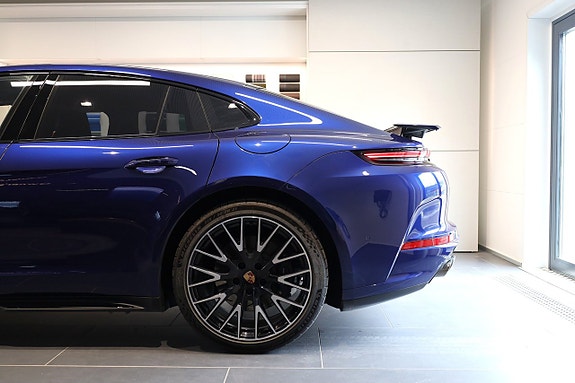 Porsche Panamera 4 9 of 30