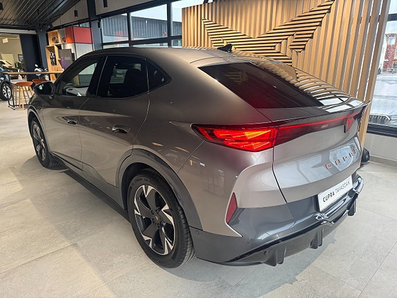 Cupra Tavascan 4 of 5