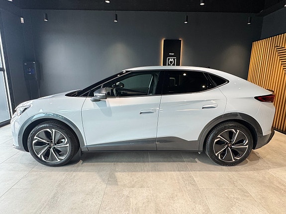 Cupra Tavascan 3 of 5