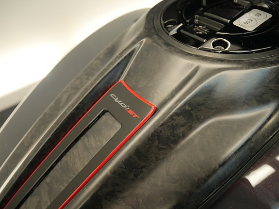Harley-Davidson CVO™ Street Glide™ ST 7 of 19