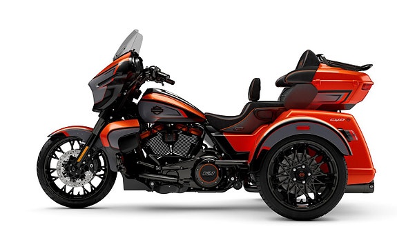Harley-Davidson CVO™ Street Glide™ 3 Limited 2 of 4