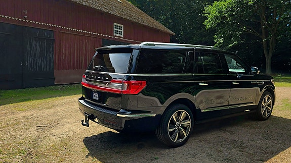 Lincoln Navigator 2 of 5