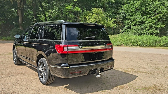 Lincoln Navigator 3 of 5
