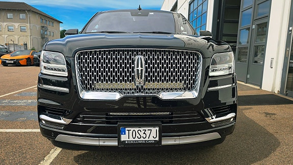 Lincoln Navigator 4 of 5