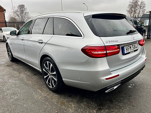 Mercedes-Benz E300 de 5 of 13